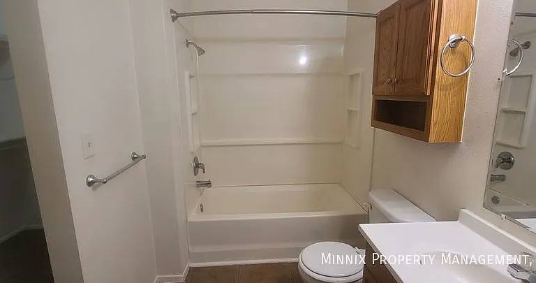 711 S Austin Ave #212 — Photo 3