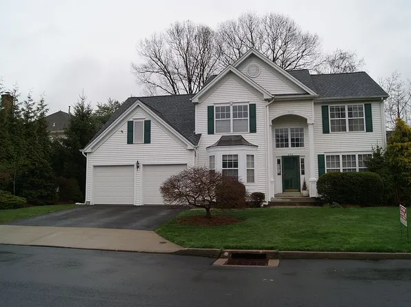 240 Acorn Ln, Milford, CT 06461