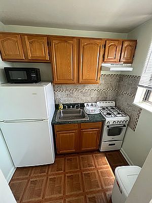 3rd image of 6730 Dartmouth St APT 6G