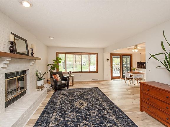 5th image of 3428 Parkview Dr