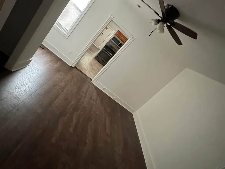 1640 Allengrove St #2 — Photo 2