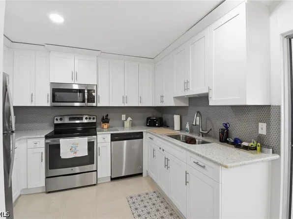 7400 College Pkwy APT 59C, Fort Myers, FL 33907