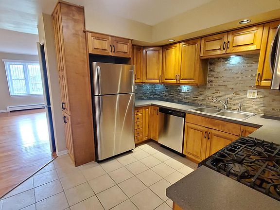 2nd image of 1107 Holiday Ln Unit 2