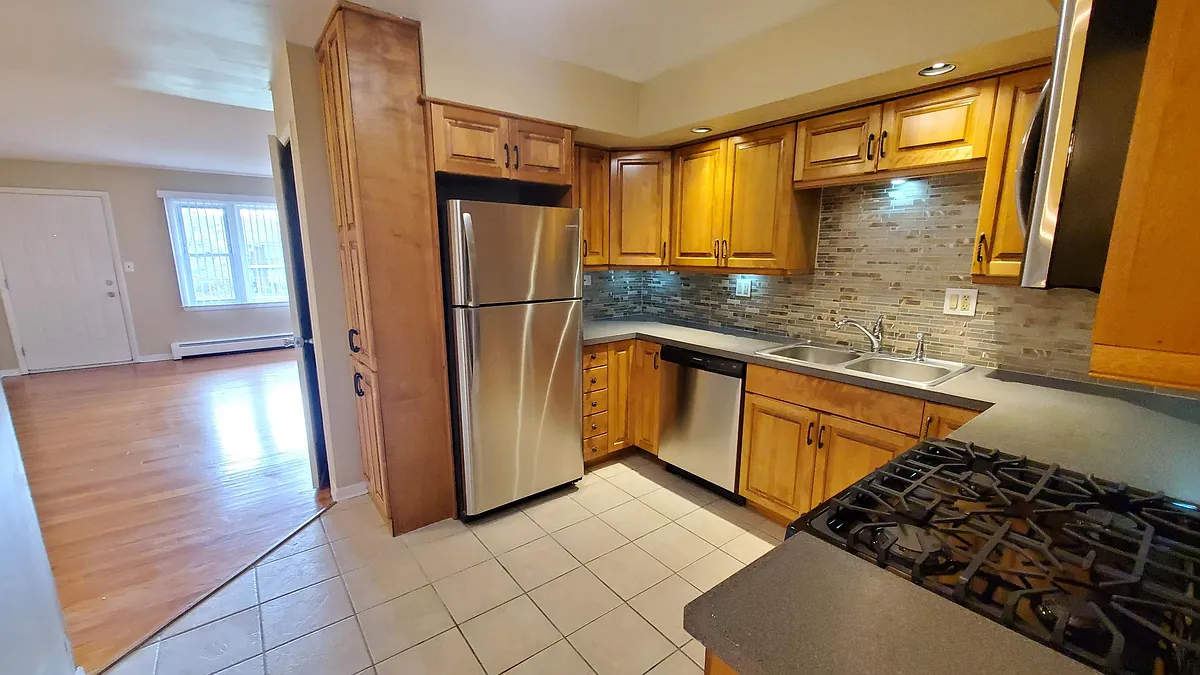 Building Photo - 1107 Holiday Ln #2