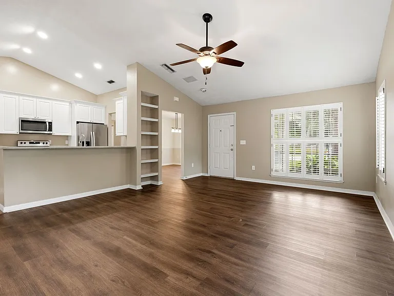 6831 SW 80th Dr — Photo 3
