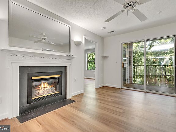 4th image of 10019 Vanderbilt Cir APT 6-16