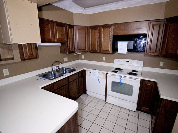 5th image of 618 Hoffman Dr