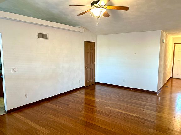 3rd image of 724 Marney Ln #724