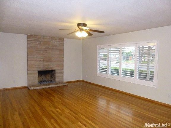 4th image of 1626 Oakwood Dr