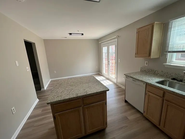 1031 Murdoch Ct #1 — Photo 6