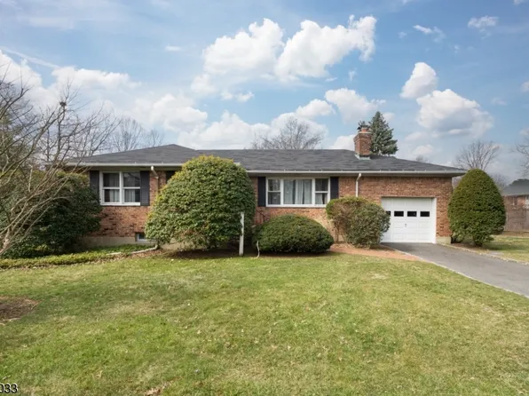 5 Nassau Dr, Summit City, NJ 07901