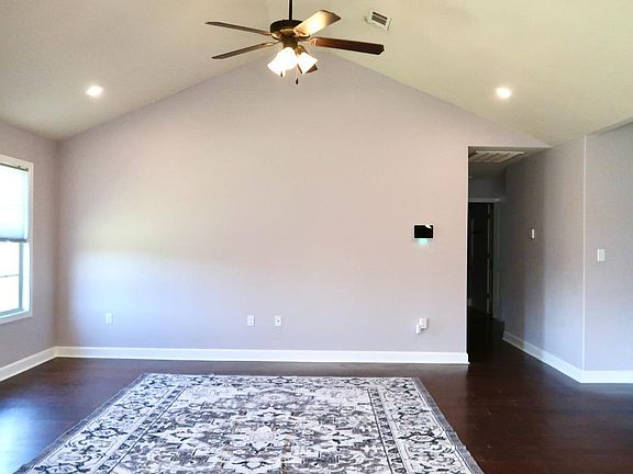 3rd image of 123 Lenford Dr