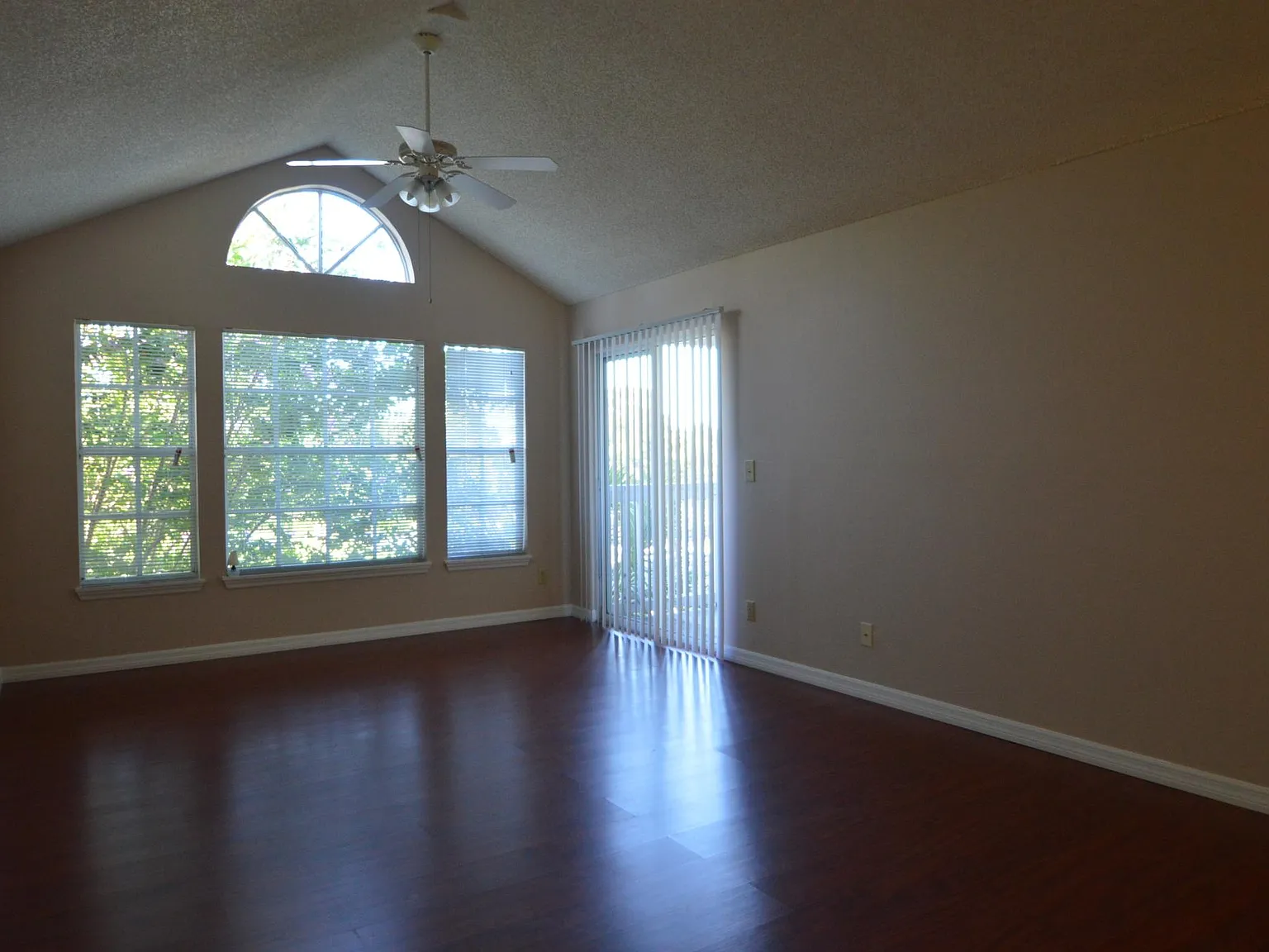 1051 S Hiawassee Rd — Photo 3