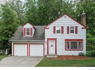 53 Harwood Dr, Amherst, NY 14226