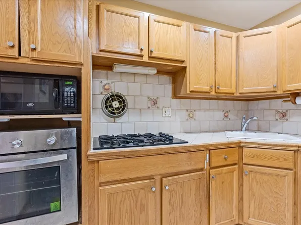 300 Claremont Ave APT C2, Verona, NJ 07044