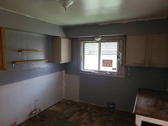 2nd image of 2236 Iroquois Ave