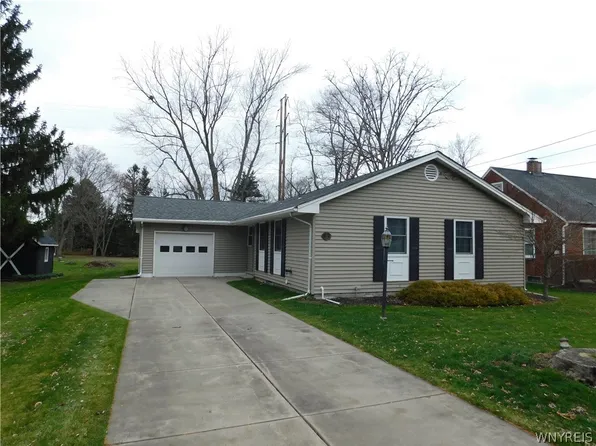 12 Lorain St, Angola, NY 14006