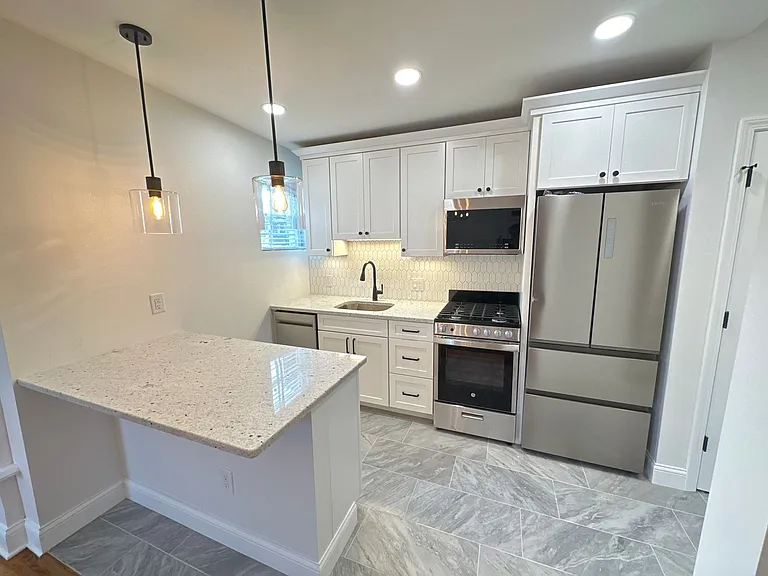 Worthington St 1445 HHR — Photo 11