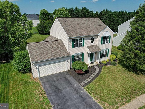 3rd image of 9 Silver Lake Dr