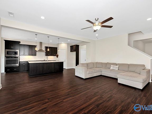 5th image of 141 Slade Thomas Dr