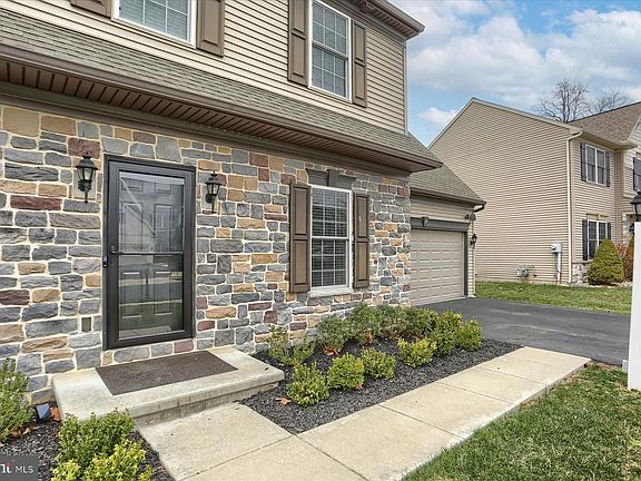 4th image of 49 Hamlet Cir
