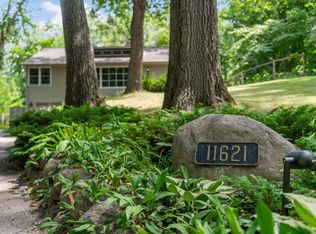 11621 Live Oak Dr, Minnetonka, MN 55305
