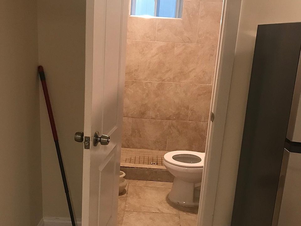 2nd image of 1518 Lurting Ave #2