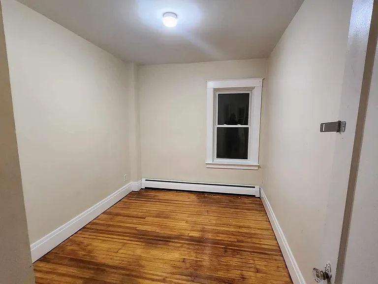 2202 Niagara St #5 — Photo 7