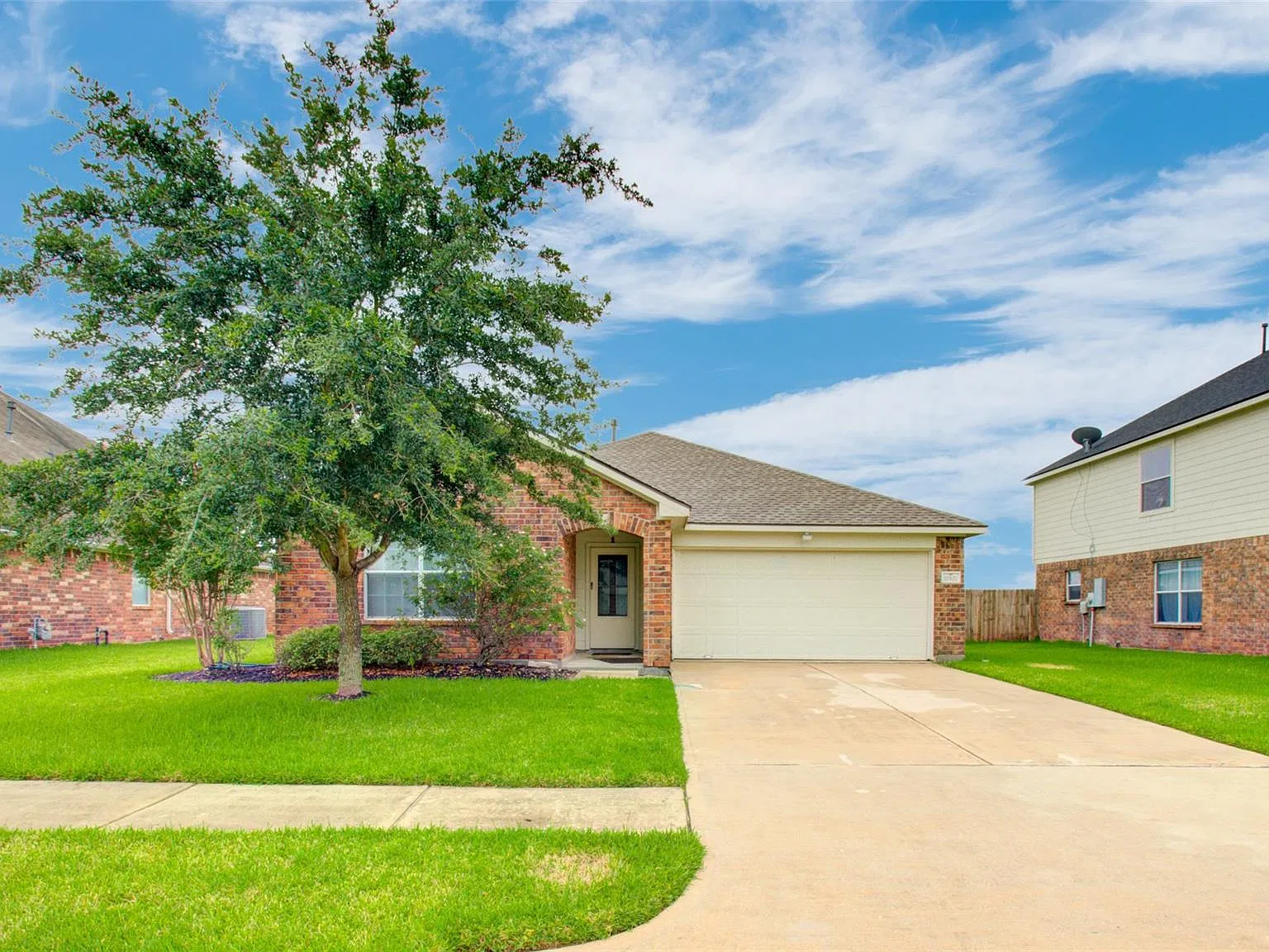 3 bed, 2.0 bath, 1959 sqft, $2,000 — Photo 2