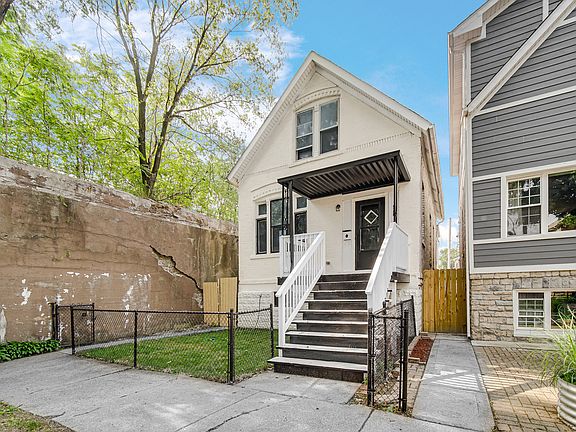 2nd image of 437 W 44th Pl