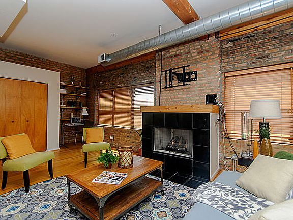 3rd image of 1350 W Grand Ave APT 3C
