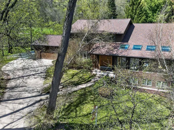 5 Wood Crest Ct, Madison, WI 53705