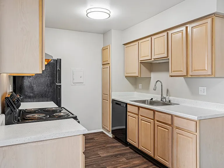 Regency Place Apartments — Photo 11