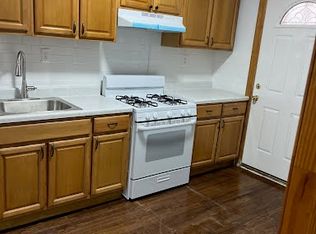 172 E 206th St #3, Bronx, NY 10458