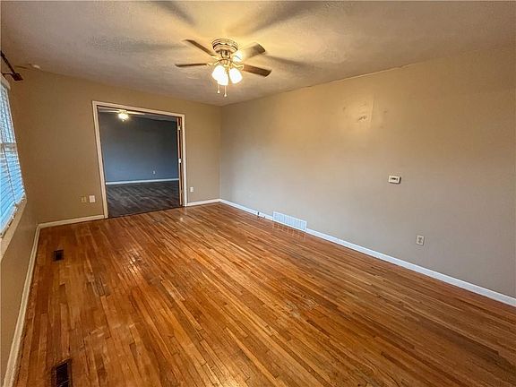 5th image of 805 E Hazelwood St