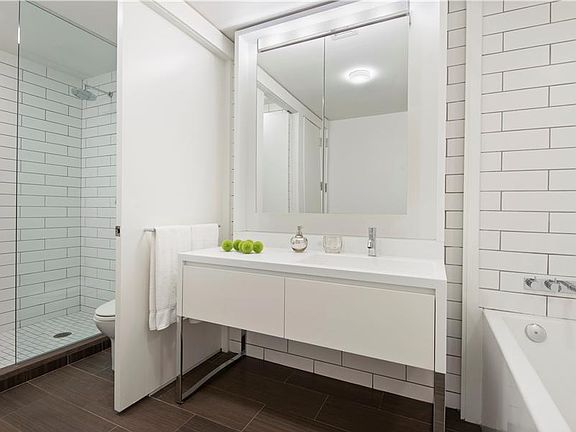 4th image of 15 William St APT 44I