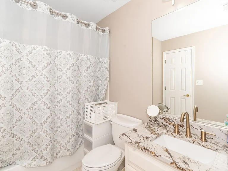 1450 Hillcrest Hts — Photo 12