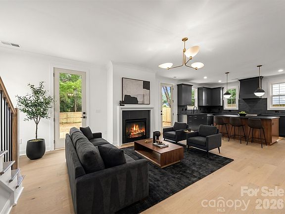 5th image of 2757 Parkway Ave