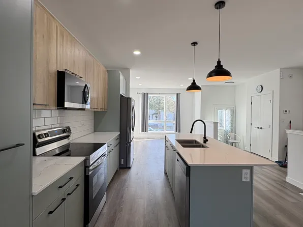 373 Bowman Ave, Winnipeg, MB R2K 1P3
