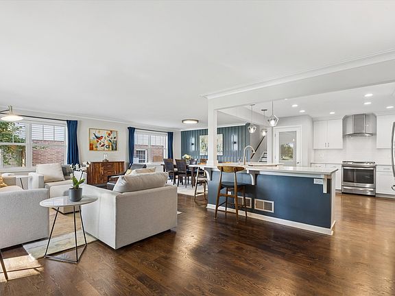 2nd image of 706 Courtland Cir