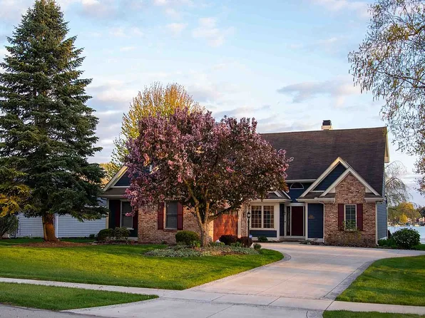 7921 N Shoreline Dr, Holland, OH 43528