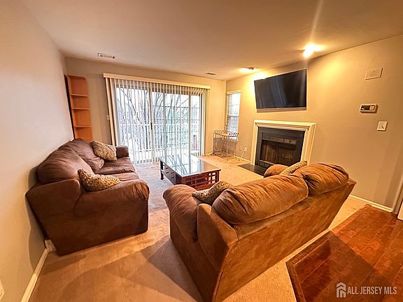 5th image of 385 Carhart Ct