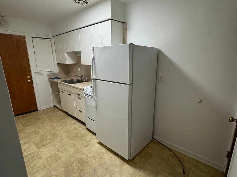 10 Lewis St — Photo 4
