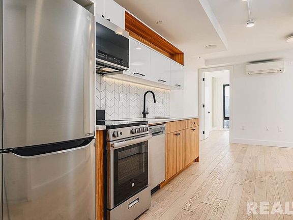 5th image of 60 W 125th St APT 1505