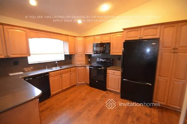 4912 SW 32nd Way — Photo 4