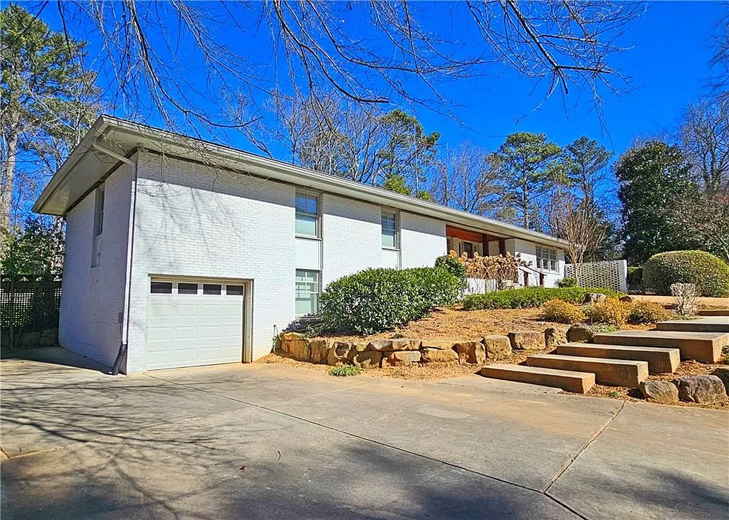 4 bed, 3.0 bath, 1842 sqft, $5,495 — Photo 4