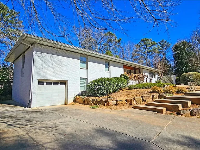 1131 Milmar Dr NW — Photo 3