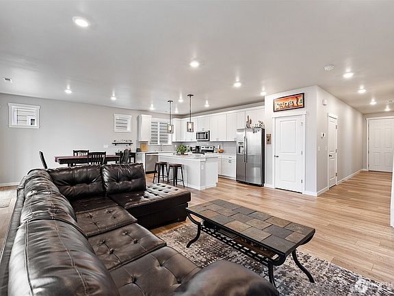 4th image of 1503 27th Street NW