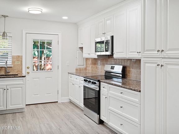 3rd image of 59E Buckingham Drive