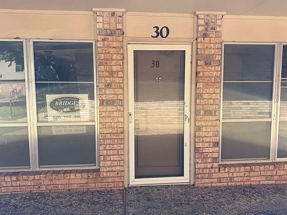 2nd image of 1108 W Plato Rd